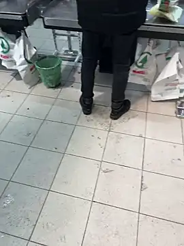 Snapshot of MiraReach chatting on November 19, 2025, 4:34 am MiraReach online show from November 19, 2025, 4:34 am