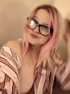 SuzieSub online show from September 13, 2025, 10:32 pm