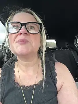 SuzieSub online show from April 8, 2026, 1:12 pm