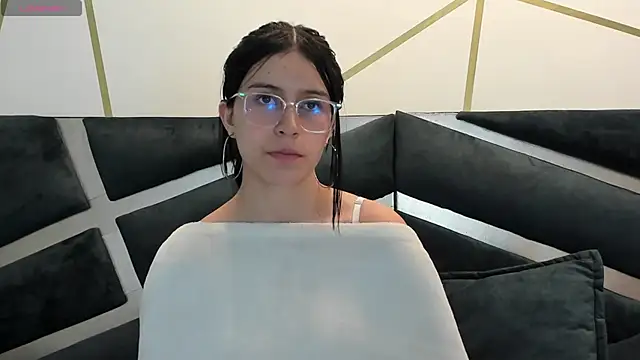 maddy jaclsonw online show from October 20, 2025, 1:22 pm