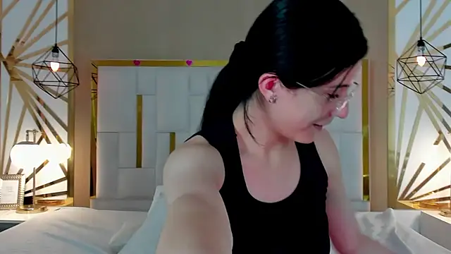 maddy jaclsonw online show from October 20, 2025, 1:18 am