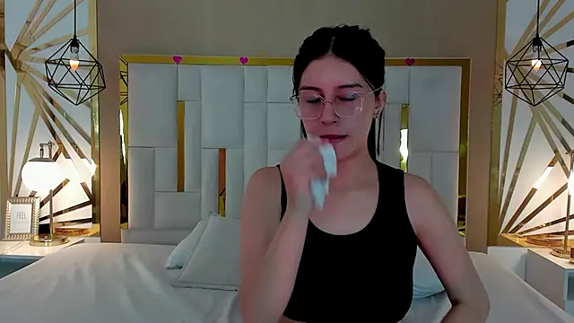 maddy jaclsonw online show from October 19, 2025, 1:14 pm
