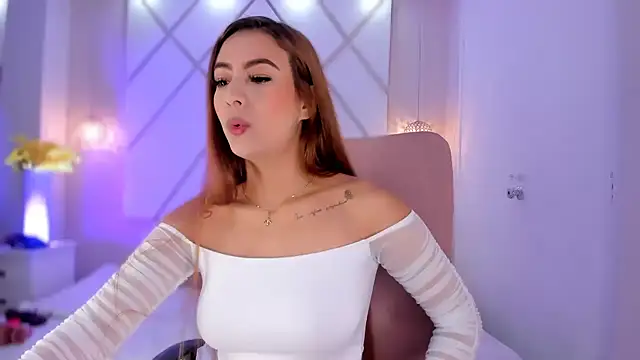 isabellashine online show from February 26, 2026, 3:45 pm