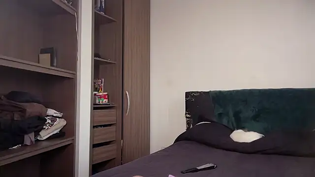 Snapshot of MiaBunnie chatting on December 19, 2025, 7:38 pm MiaBunnie online show from December 19, 2025, 7:38 pm