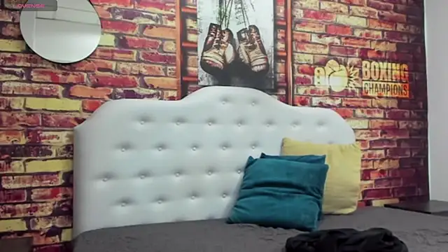 Ian1  online show from November 16, 2025, 12:43 pm