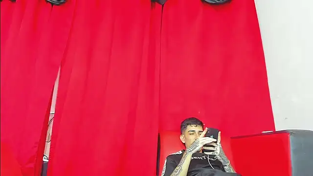 Snapshot of extreme_hot_crazy chatting on December 15, 2025, 4:40 am extreme hot crazy online show from December 15, 2025, 4:40 am