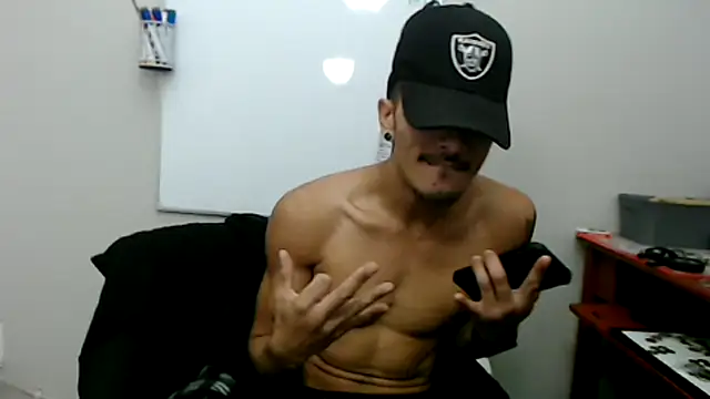 tanjir020 online show from February 10, 2026, 6:29 pm