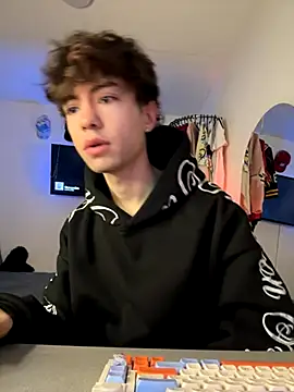 Snapshot of Tonerii chatting on September 26, 2025, 1:56 am Tonerii online show from September 26, 2025, 1:56 am