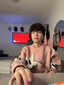 Snapshot of Tonerii chatting on October 4, 2025, 1:29 am Tonerii online show from October 4, 2025, 1:29 am