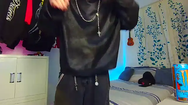 Snapshot of Tonerii chatting on September 14, 2025, 12:22 am Tonerii online show from September 14, 2025, 12:22 am