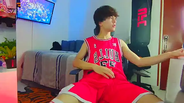 Snapshot of Tonerii chatting on October 7, 2025, 1:28 am Tonerii online show from October 7, 2025, 1:28 am