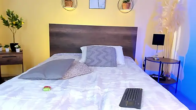 Snapshot of CamilleGrace chatting on September 21, 2025, 12:43 pm CamilleGrace online show from September 21, 2025, 12:43 pm