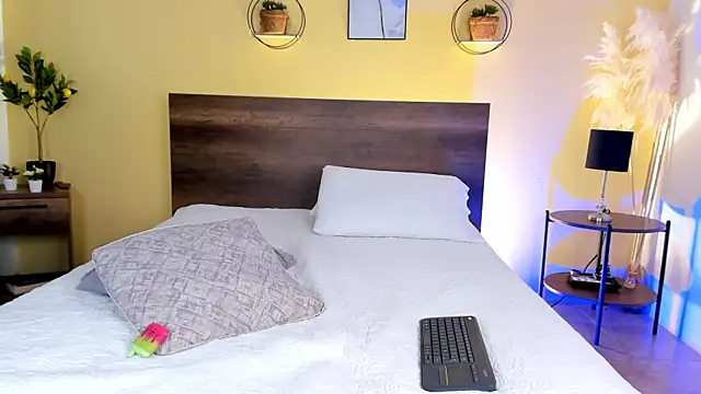 Snapshot of CamilleGrace chatting on September 25, 2025, 12:44 pm CamilleGrace online show from September 25, 2025, 12:44 pm