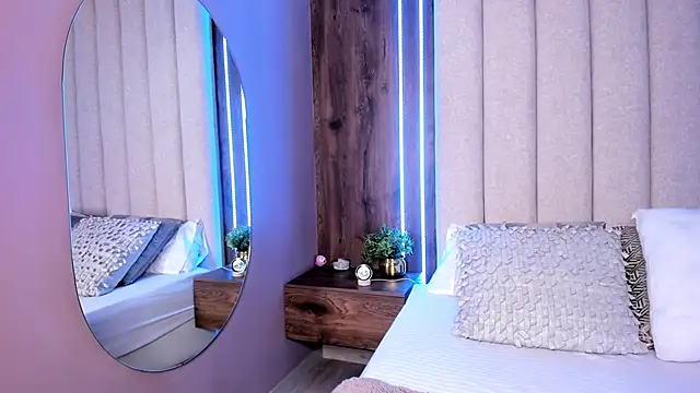 LucySalvatore  online show from November 26, 2025, 3:45 pm