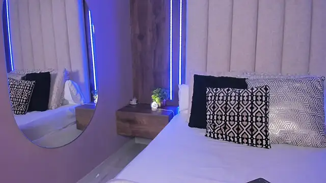 Snapshot of LucySalvatore_ chatting on January 16, 2026, 8:46 pm LucySalvatore online show from January 16, 2026, 8:46 pm