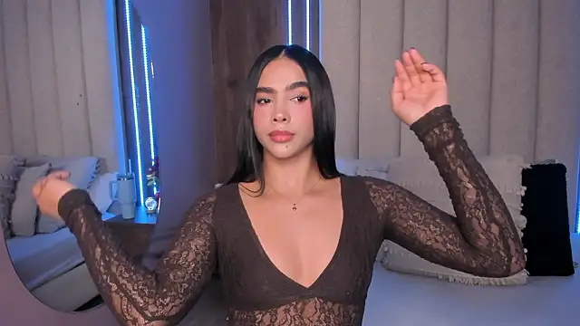 Snapshot of LucySalvatore_ chatting on February 17, 2026, 6:16 pm LucySalvatore online show from February 17, 2026, 6:16 pm