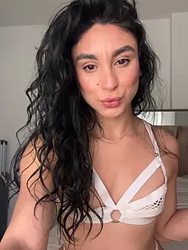 Snapshot of MonicaSalvatore chatting on January 10, 2026, 12:06 am MonicaSalvatore online show from January 10, 2026, 12:06 am