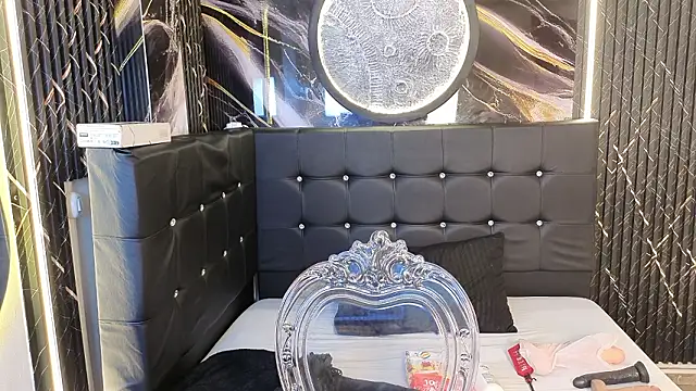 Witch Scarlet online show from March 27, 2026, 11:49 pm