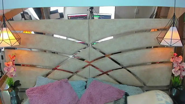 Snapshot of pamemiller1 chatting on November 2, 2025, 11:26 am pamemiller1 online show from November 2, 2025, 11:26 am