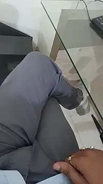 indoreboy1 online show from November 4, 2025, 2:21 pm