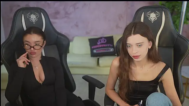 Regina Sweet054 online show from November 12, 2025, 7:18 pm