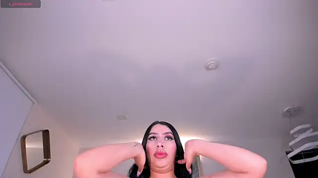 Snapshot of LeahLombardi_ chatting on November 15, 2025, 3:32 am LeahLombardi online show from November 15, 2025, 3:32 am