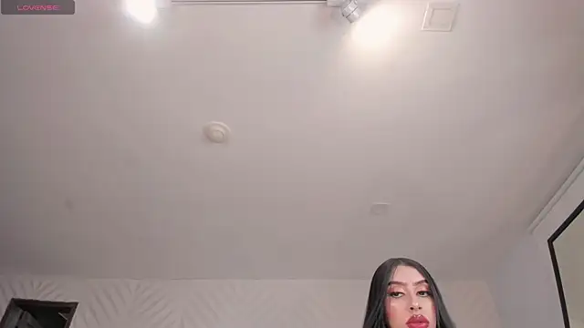 LeahLombardi  online show from April 1, 2026, 3:41 am