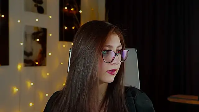 Mary Miiller online show from December 2, 2025, 9:33 am