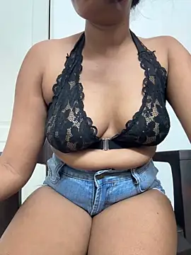 AMELIYAA online show from April 26, 2026, 8:06 pm