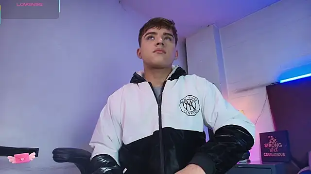 Snapshot of Lucass_love chatting on February 7, 2026, 1:08 pm Lucass love online show from February 7, 2026, 1:08 pm