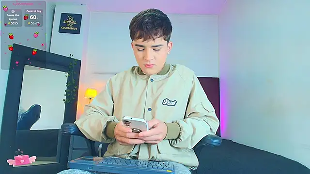 Snapshot of Lucass_love chatting on December 18, 2025, 1:04 pm Lucass love online show from December 18, 2025, 1:04 pm