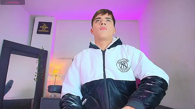 Snapshot of Lucass_love chatting on January 9, 2026, 1:18 pm Lucass love online show from January 9, 2026, 1:18 pm