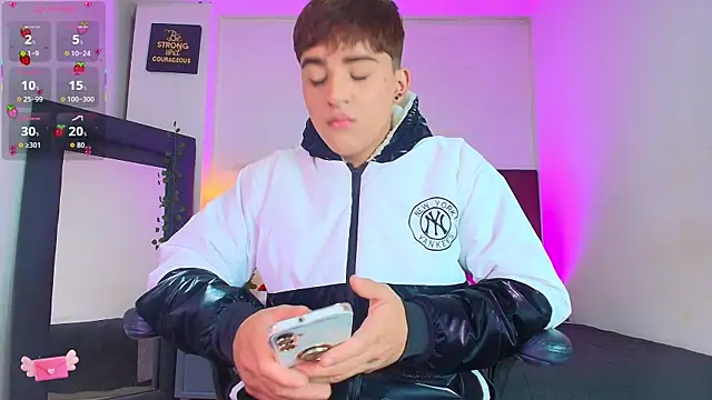 Snapshot of Lucass_love chatting on January 7, 2026, 1:49 pm Lucass love online show from January 7, 2026, 1:49 pm