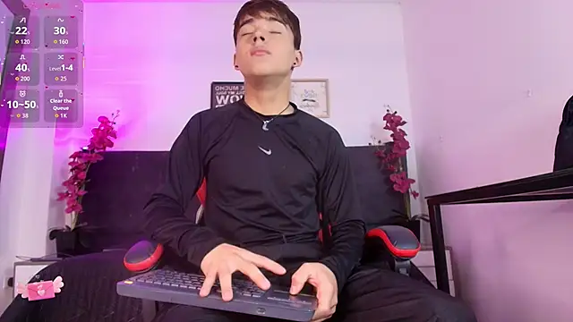 Snapshot of Lucass_love chatting on March 3, 2026, 3:57 am Lucass love online show from March 3, 2026, 3:57 am