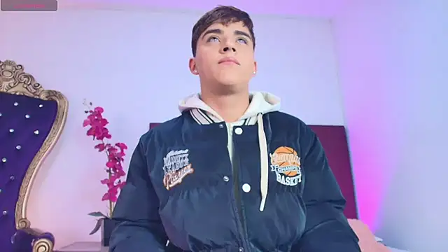 Snapshot of Lucass_love chatting on February 13, 2026, 1:00 pm Lucass love online show from February 13, 2026, 1:00 pm