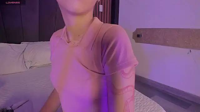 CleoWhite online show from September 22, 2025, 5:35 am