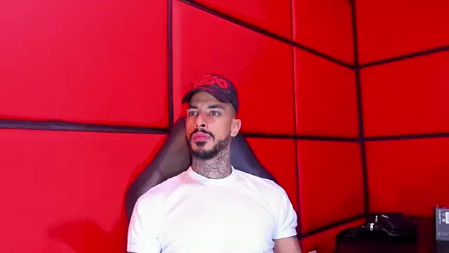 VinzenzRizzo online show from February 25, 2026, 4:45 am