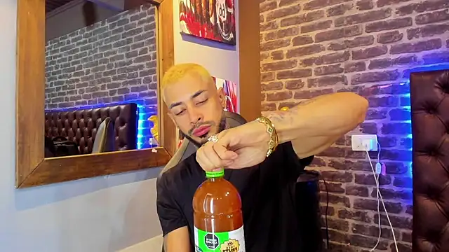 Snapshot of VinzenzRizzo chatting on December 16, 2025, 4:17 am VinzenzRizzo online show from December 16, 2025, 4:17 am