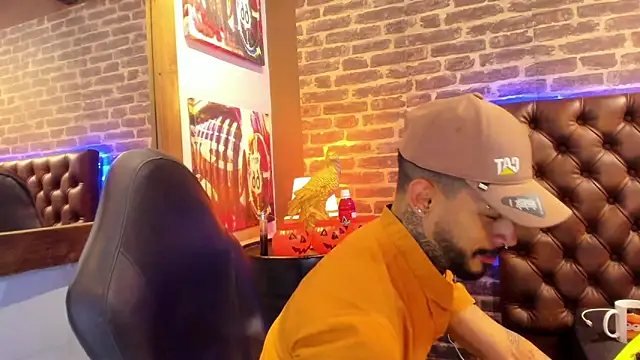 Snapshot of VinzenzRizzo chatting on October 30, 2025, 4:44 am VinzenzRizzo online show from October 30, 2025, 4:44 am