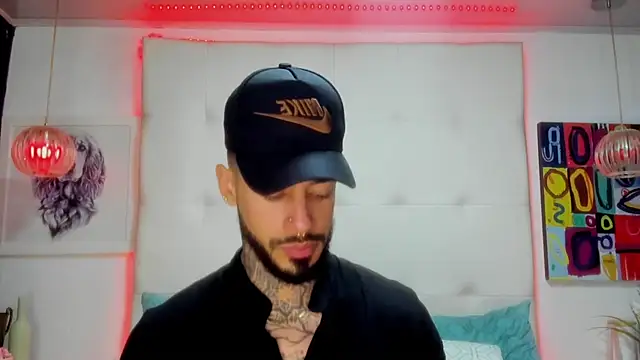 VinzenzRizzo online show from July 9, 2026, 4:02 am
