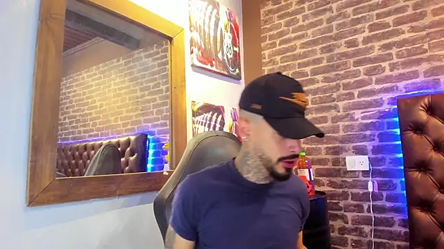 Snapshot of VinzenzRizzo chatting on November 4, 2025, 3:54 am VinzenzRizzo online show from November 4, 2025, 3:54 am