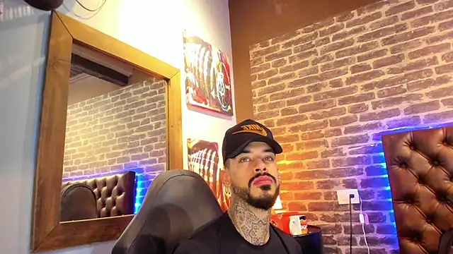 Snapshot of VinzenzRizzo chatting on October 29, 2025, 4:11 am VinzenzRizzo online show from October 29, 2025, 4:11 am