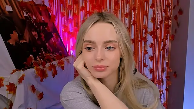 JuliaBrewwer online show from November 17, 2025, 1:04 pm