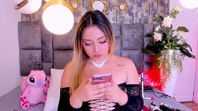 Snapshot of PatyLawrence chatting on November 7, 2025, 4:17 am PatyLawrence online show from November 7, 2025, 4:17 am