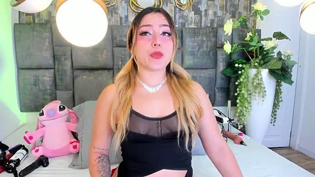 Snapshot of PatyLawrence chatting on November 11, 2025, 4:18 am PatyLawrence online show from November 11, 2025, 4:18 am