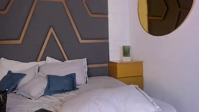 Snapshot of AllisonOwens chatting on November 3, 2025, 12:20 pm AllisonOwens online show from November 3, 2025, 12:20 pm