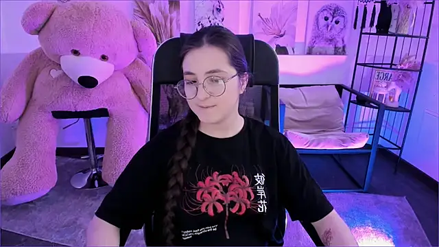 VirtuallVoyant online show from December 4, 2025, 8:46 am