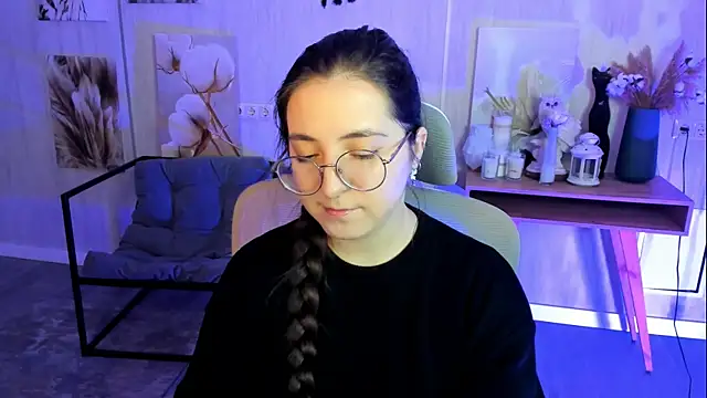 VirtuallVoyant online show from November 14, 2025, 4:38 am