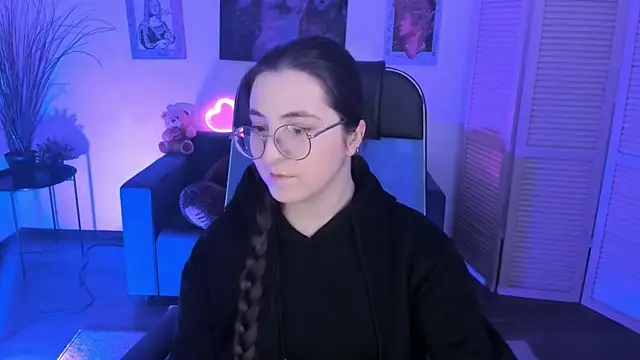 Snapshot of VirtuallVoyant chatting on December 23, 2025, 4:23 am VirtuallVoyant online show from December 23, 2025, 4:23 am