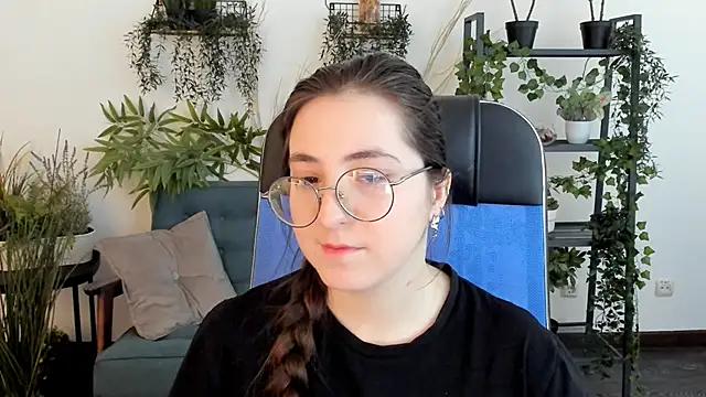 VirtuallVoyant online show from November 26, 2025, 6:57 am